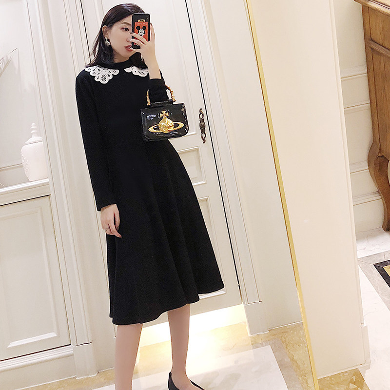Sold out and waiting to run orders New winter dress with lace collar showing thin bottoming black knitted long-sleeved dress