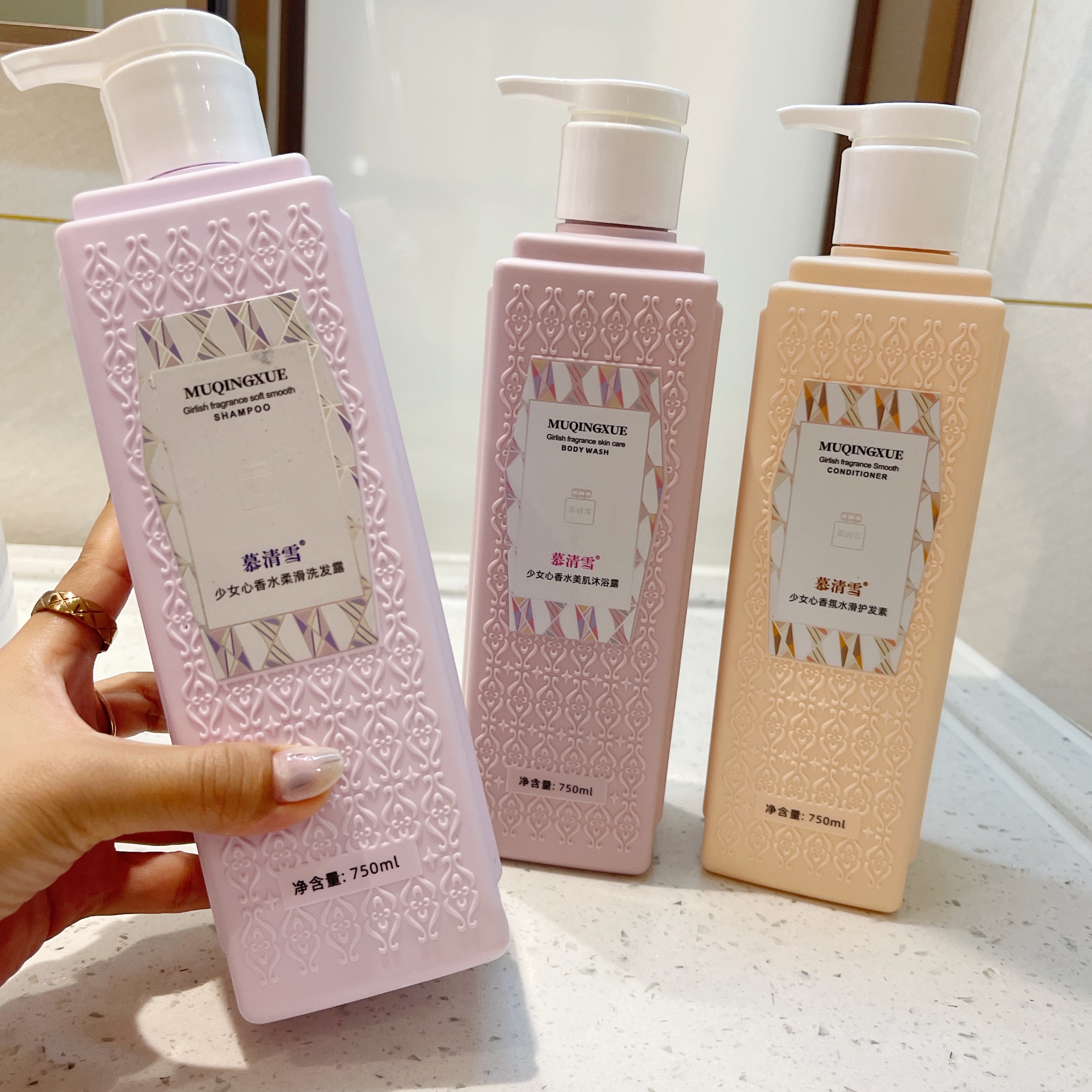 Li Jiaqi recommended perfume shampoo soft and smooth to improve the manic hair care vegetarian body lotion with persistent incense