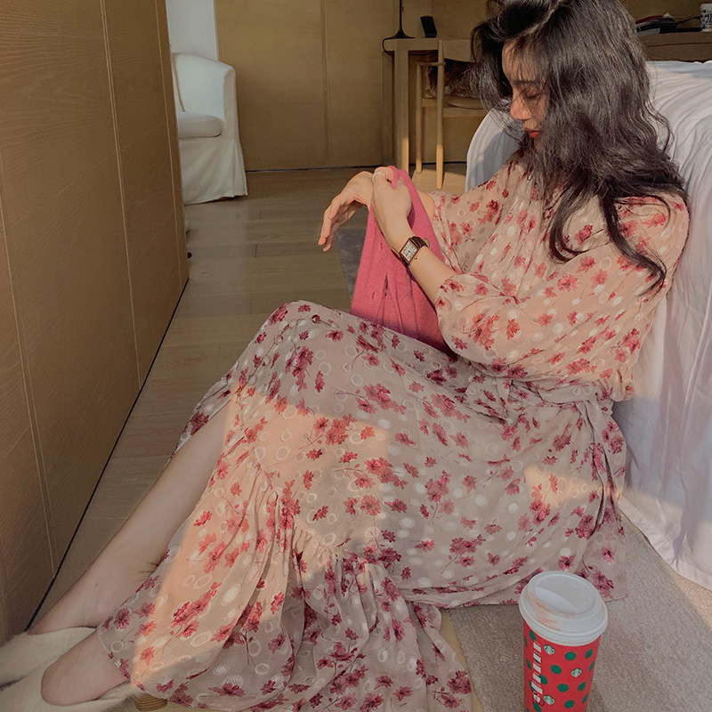 From a 2022 new neckline lacing method snow-spinning crushed floras for a slim and long sleeve spring-style