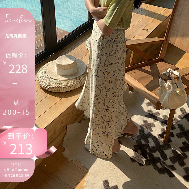 Geometric line with half a skirt and two colors.