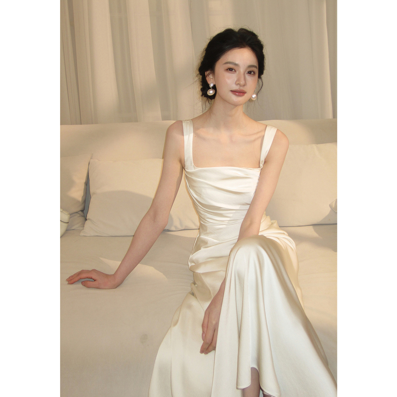 From a Moment of [Elegantness], This French-Style Satin Slip Dress for Women Features a High-End Ruched Design That Cinches the Waist and Creates a Slimming Effect