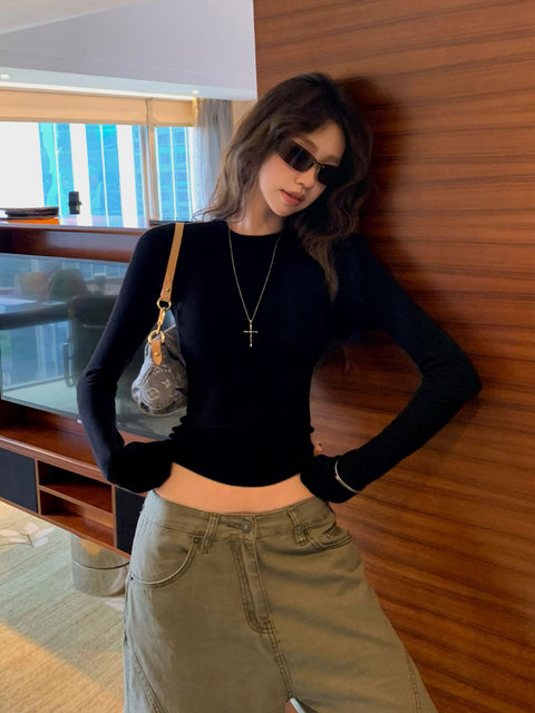 American-Style Tight-Fitting Round-Neck Long-Sleeve T-Shirt for Women, Perfect for Fall and Winter, Versatile, Stylish, Slim-Fitting, Flattering Base Layer Top