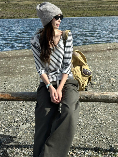 Striped Three-Quarter Sleeve U-Neck T-Shirt for Women, Summer Lazy Style, Simple and High-End, Slim Fit, Long-Sleeve Base Shirt Top