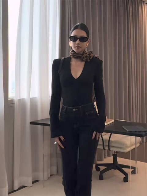 Sexy Hot Girl V-Neck Long-Sleeve T-Shirt for Women, Autumn and Winter, High-End Brushed Fabric, Stylish Slim-Fit Base Layer Top