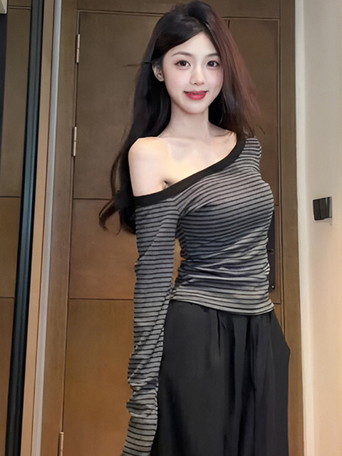 Designed Asymmetrical Striped Base Shirt for Women, Autumn Long-Sleeve Off-Shoulder Slim-Fit Versatile Shoulder-Baring Short Top for Trendy Girls