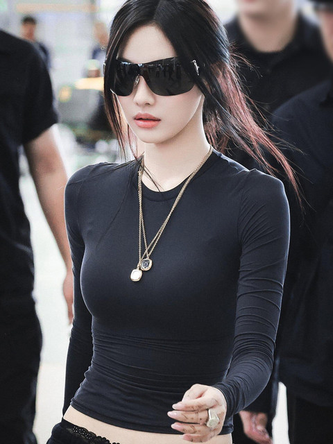 Celebrity-Inspired Black Long-Sleeve Base Shirt T-Shirt for Women, Autumn and Winter Slim Fit Inner Wear, Slimming Simple Round-Neck Top