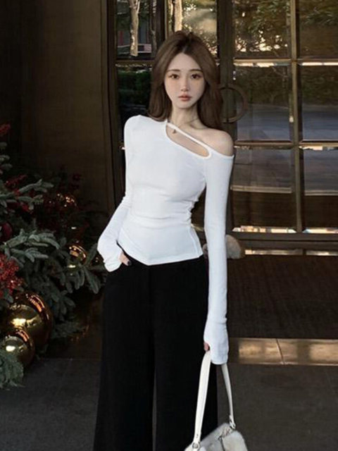 Designed with a Hollow-Out Style, Long-Sleeve T-Shirt for Women, Autumn and Winter, Pure Desire Style, Slim Fit, Shows Collarbone, Base Layer Top
