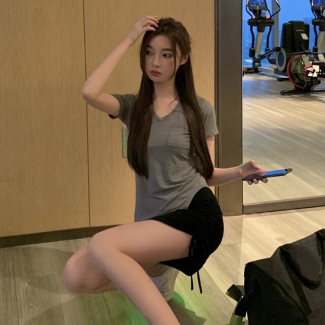 2025 Summer Modal Pocket Design Draped Tight Top Irregular V-Neck Hot Girl White Short Sleeve T-Shirt for Women