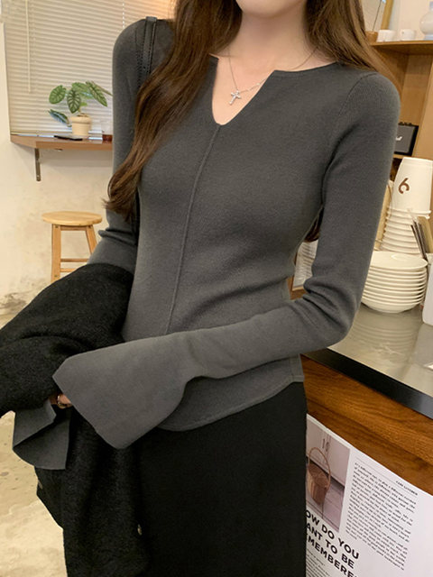 Bell-Sleeve V-Neck Long-Sleeve Knit Top for Women, Autumn and Winter, High-End, Chic, Tight-Fitting, Slimming Base Layer Top