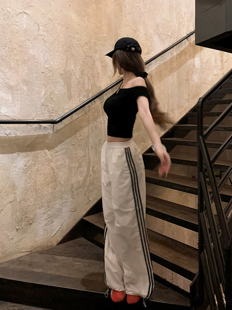 White Pure and Sexy Hot Girl Style One-Shoulder Short-Sleeved T-Shirt for Women, Summer Slim-Fit Sexy Top with Chest Pads, Short Asymmetrical Shoulder Top