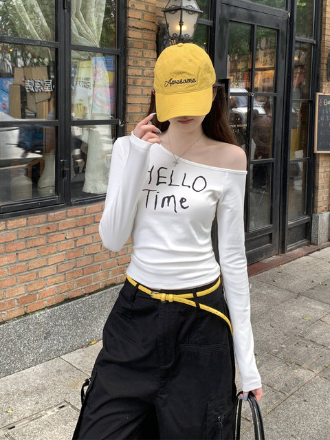 Purely Sexy Style Spicy Girl Sexy One-Shoulder Long-Sleeve Top for Women, Autumn Unique Niche Design Slimming Off-Shoulder Base T-Shirt