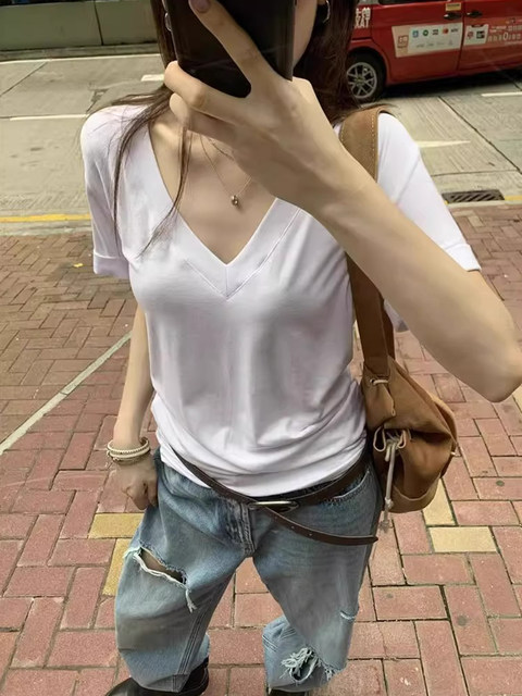 Lazy and Relaxed Gray V-Neck Short-Sleeved T-Shirt for Women Summer 2025 New Normcore Style Casual Simple Slimming Look Top