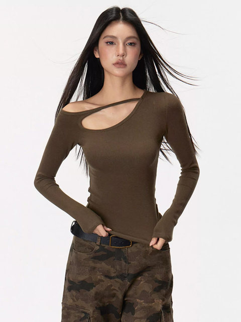 Designed with Hollow-Out Details, This Off-Shoulder Long-Sleeve T-Shirt for Women in Autumn and Winter, a Trendy One-Shoulder Slim-Fit Base Shirt Top