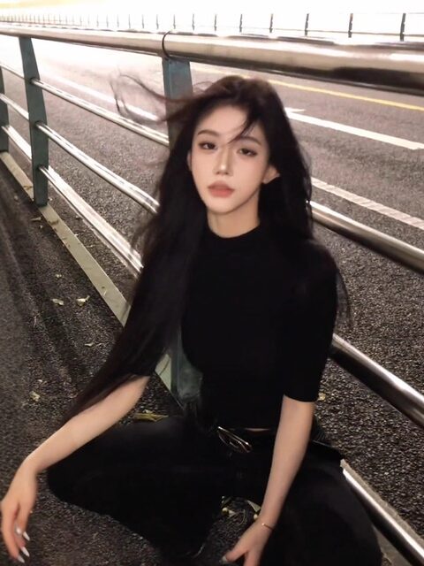 Black Half-High Collar, Regular Shoulder, Mid-Sleeve T-Shirt for Women, New Summer Style, American-Style Spicy Girl Tight-Fitting, Waist-Cinching, Short Base Layer Top