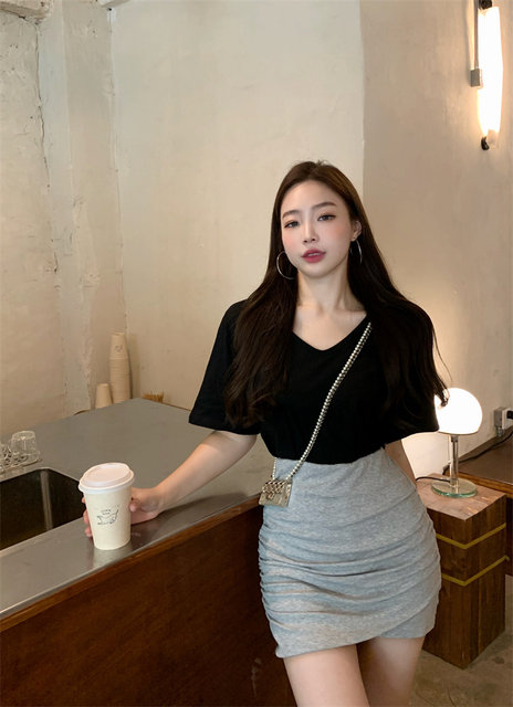 White Bamboo Cotton Short-Sleeve T-Shirt for Women, Summer 2025, Sexy V-Neck That Exposes Collarbones, Versatile Slim-Fit Top