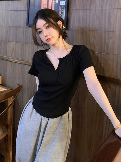 Trendy Designer Short-Sleeve T-Shirt for Women, Summer 2025 New Style, Unique Slim-Fit V-Neck Crop Top