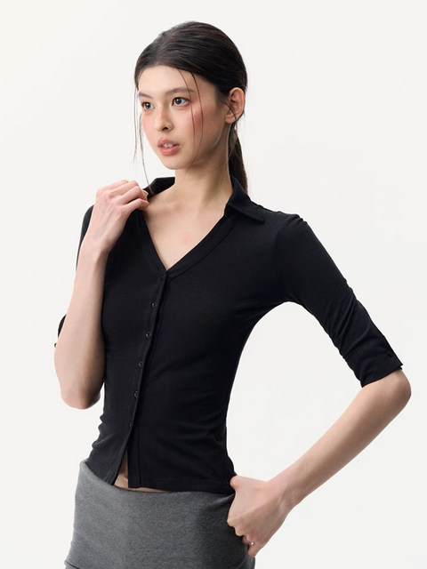 Chic Semi-Sheer V-Neck Mid-Sleeve Shirt for Women, Summer High-End Fashion, Age-Reducing, Stretchy, Slim-Fit, Versatile T-Shirt Top, Trendy