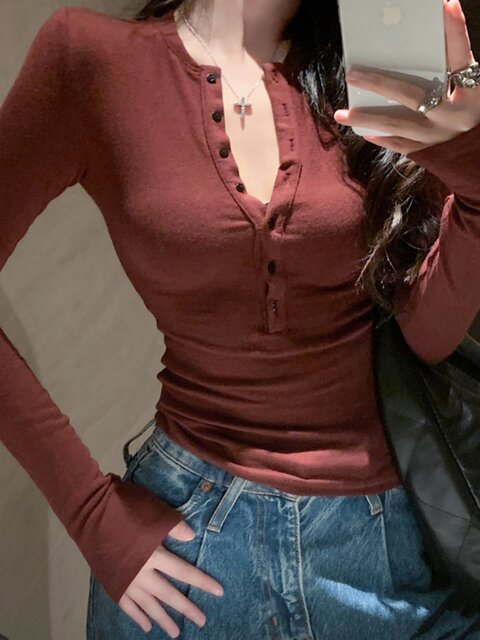 High-End Stylish Long-Sleeved Bottoming Shirt for Women in Autumn and Winter with Button Design, Slim Fit, Stylish and Versatile T-Shirt Top