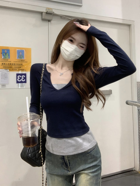 Super Stylish Color-Blocked Fake Two-Piece V-Neck Top for Women, Autumn American Retro Style, Slim-Fit Long-Sleeve T-Shirt