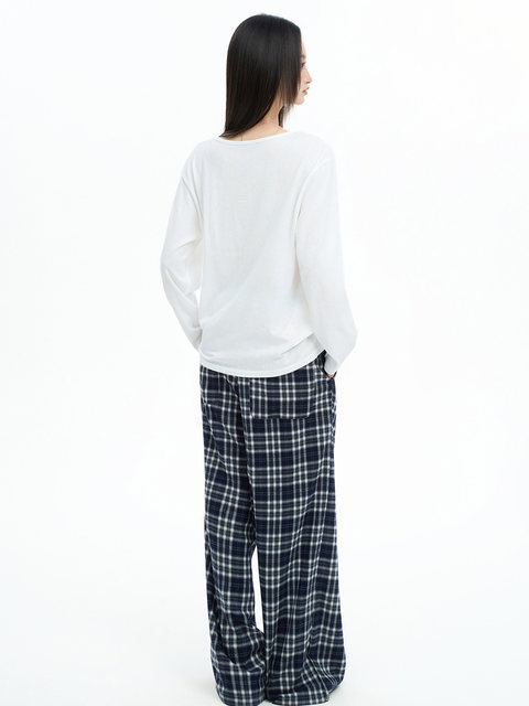 Casual White V-Neck Long-Sleeve T-Shirt for Women, Autumn/Winter 2025 New Style, Loose Fit, Slimming, Layering, Versatile Base Layer Top