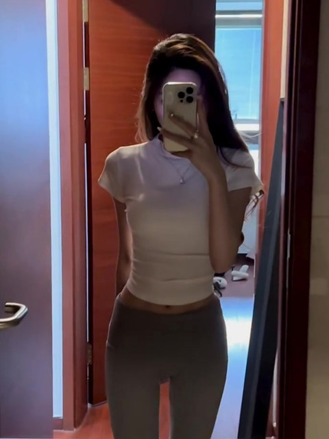 American-Style Spicy Girl Tight-Fitting Round-Neck Short-Sleeve T-Shirt for Women, Spring/Summer 2026 New Super Popular European Style Slim Waist Top