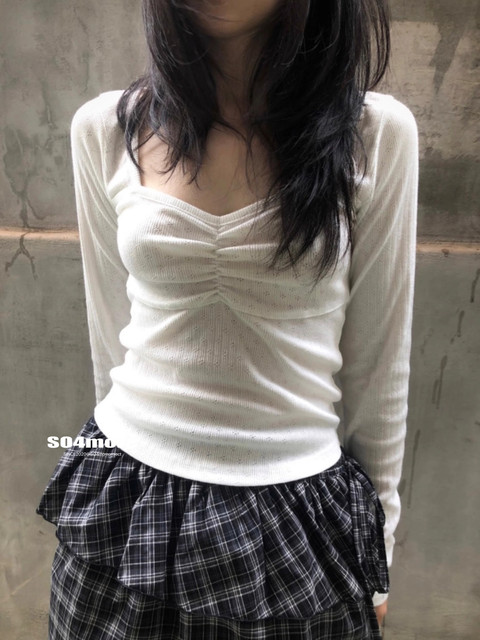 French-Style Square-Neck Long-Sleeve T-Shirt for Women, Perfect for Autumn and Winter, Stylish Design, Pleated, Slim-Fitting, Flattering Base Layer Top