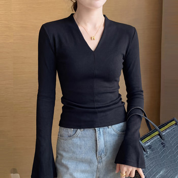 Super Stylish Long-Sleeve V-Neck Base Shirt for Women, Autumn/Winter 2025 New Model, Slim Fit, Stunning and Slimming Bell-Sleeve Top