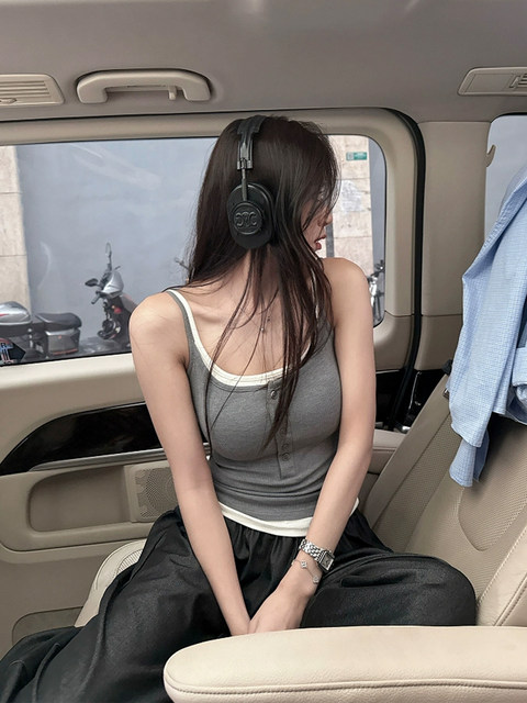 Women's Summer Camisole with Chest Pads, Contrasting Color, Fake Two-Piece Design, Can Be Worn Outside, Slim Fit, Inner Layer, Beautiful Back, Sleeveless, Stunning Top