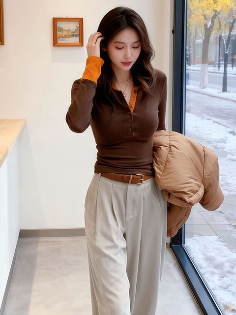 Stylish Faux Two-Piece Color-Block Long-Sleeve T-Shirt for Women, Autumn and Winter Niche Slim-Fit Slimming Base Layer Half-Open Collar Top