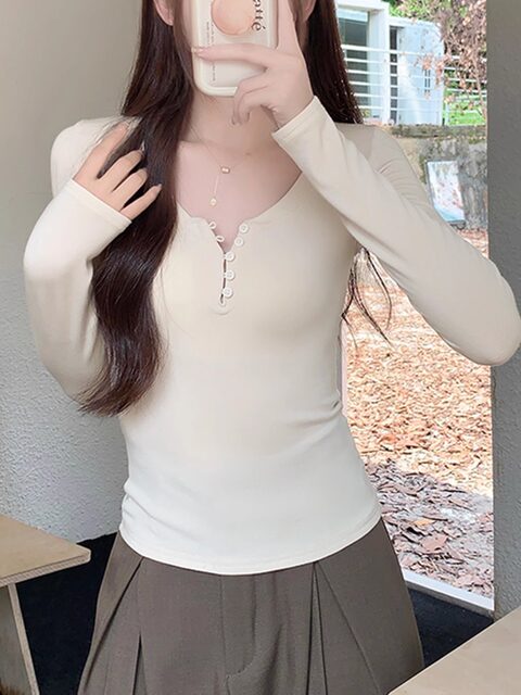 Stylish U-Neck Buttoned Long-Sleeve T-Shirt for Women, Early Autumn, Super Attractive, Trendy, Slimming, Chic, Unique Base Layer Top
