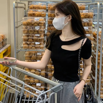 Designed Cut Out Right Shoulder Short-Sleeved Collarbone Top for Women in Summer, Unique and Beautiful Slimming Look Sexy T-Shirt