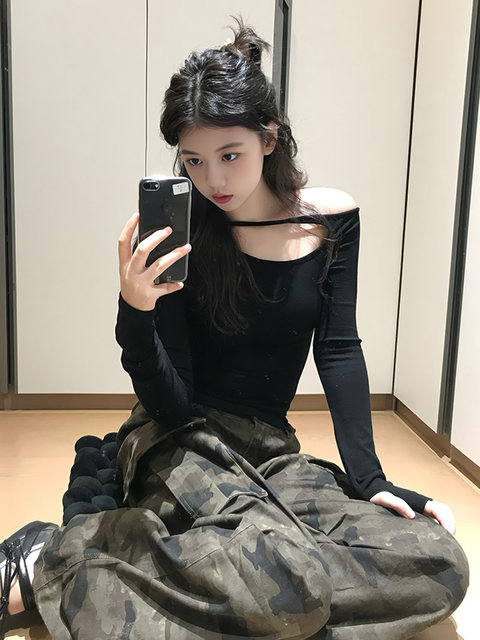 Stylish One-Shoulder Long-Sleeve T-Shirt for Women, Autumn/Winter 2025 New Model, Slim-Fit, Sexy Off-Shoulder Base Top