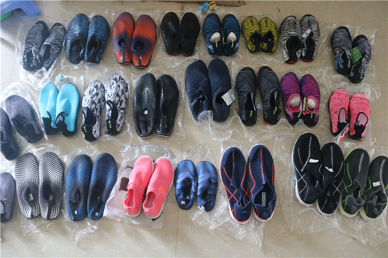 Men and women's anti-slip diving snorkeling shoes on beach beach shoes interfere with snorkeling shoes for men and women