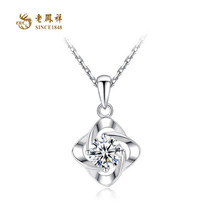 Old Fengxiang and PT950 platinum four-leaf straw necklace 18K white gold necklace woman pendant to send girlfriend Seven New Years gift box