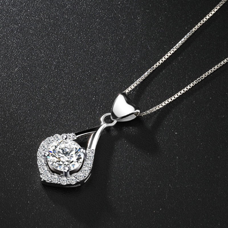 Lao Feng Xianghe counter PT950 platinum diamond-set clavicle necklace female 18k white gold to send girlfriend to mother