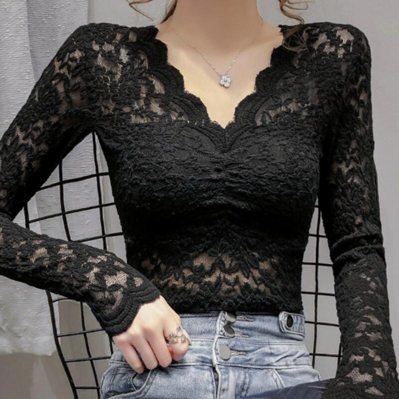High-End V-Neck Lace Base Shirt for Women, Autumn and Winter Fleece-Lined Inner Layer, Hollow Long-Sleeve Mesh Top for Women