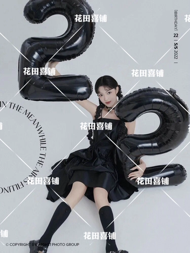 Вечернее платье, небольшой свежий постер, новая коллекция