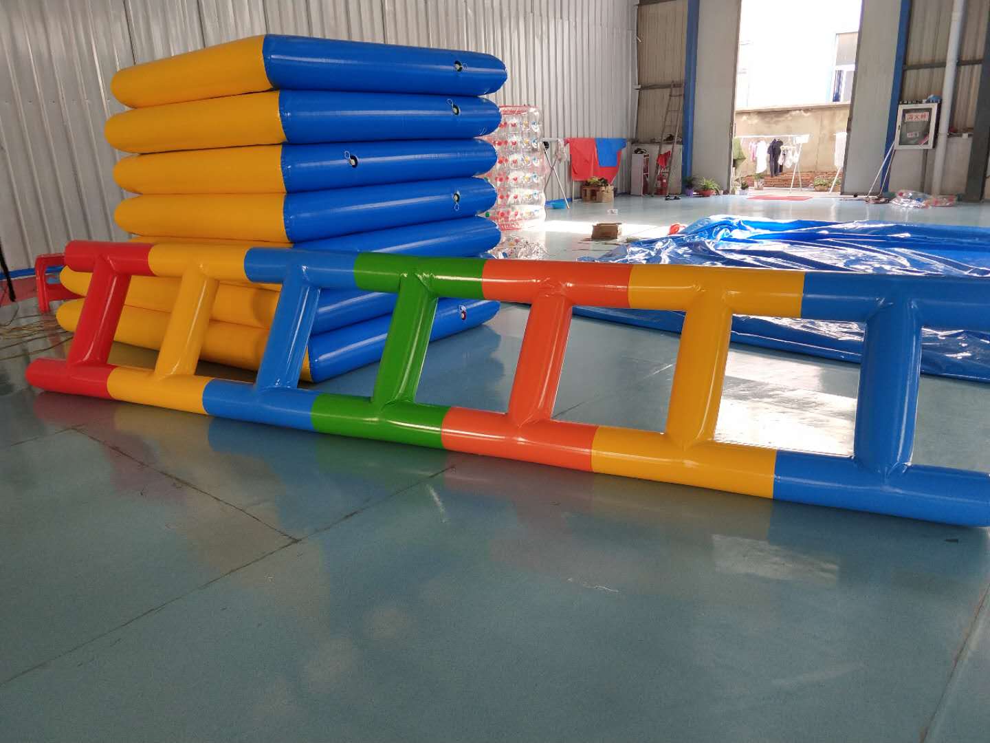 Fun Games Props Inflatable Clouds Echelon Lightning team expands training equipment to inflate caterpillars