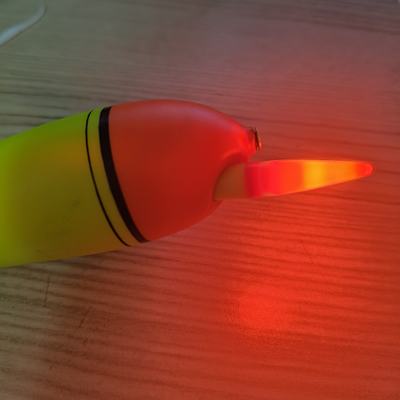 Zhongtong Luminous Float is a dual-purpose day and night float with a large buoyancy and a color-changing pole. It is suitable for catching grass carp, moss, and stream bass