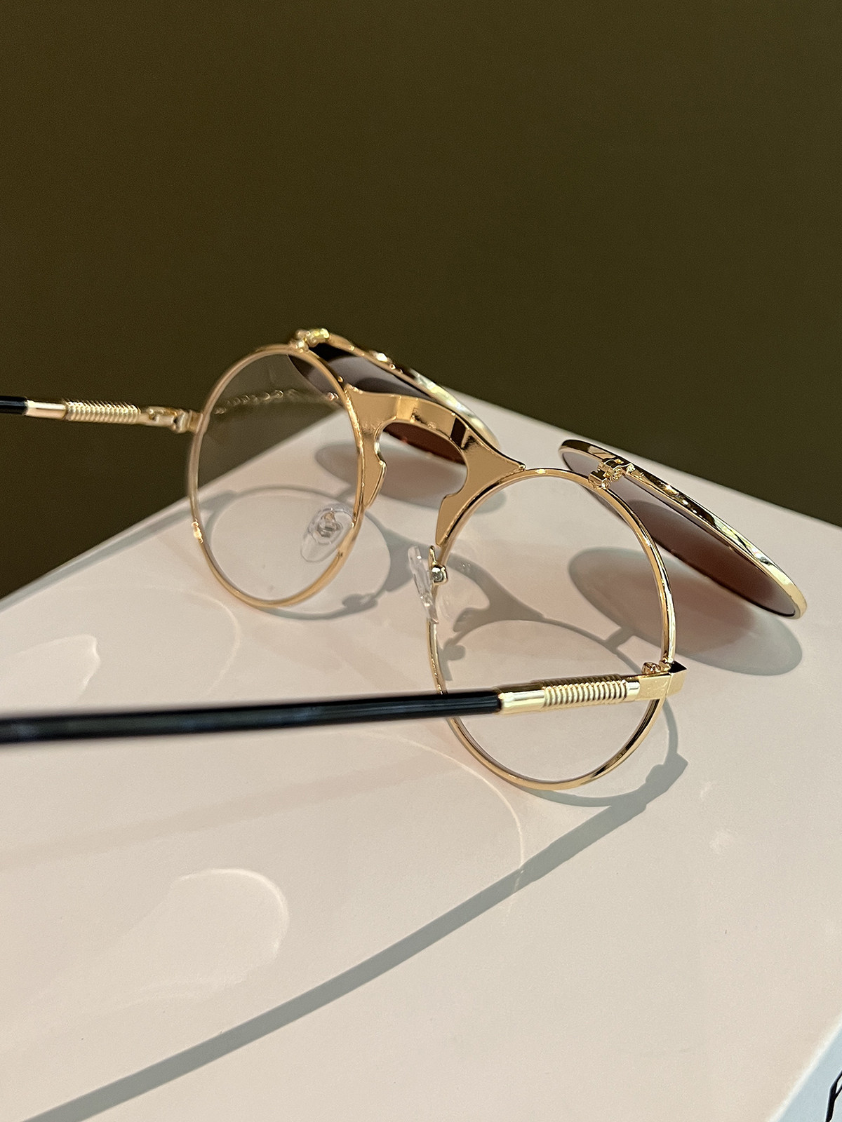 Retro Round Metal Frame Sunglasses for Men and Women, Personalized Double-Layer Flip-Up Sunglasses, Funny Concave Shape, Photo-Taking Glasses, Trendy