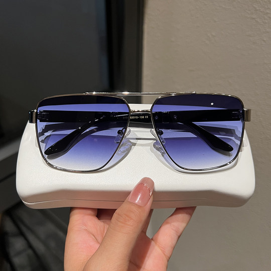 2025 New Aviator Sunglasses Men's Large Frame Face Revealing Small Driving Sunglasses Outdoor Anti-UV Glasses Trend