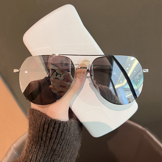 Super cool men's driving sunglasses 2024 new aviator sunglasses outdoor sun protection UV toad glasses trend