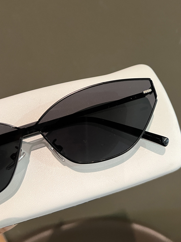 Cat-Eye Sunglasses for Women, High-End Retro Metal Y2K Style, Street Style for Round Faces, Uv Protection Sunglasses for Men