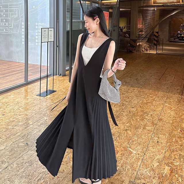 Korean chic spring and summer French high-end deep V-neck lace-up waist slimming slit pleated vest dress long skirt