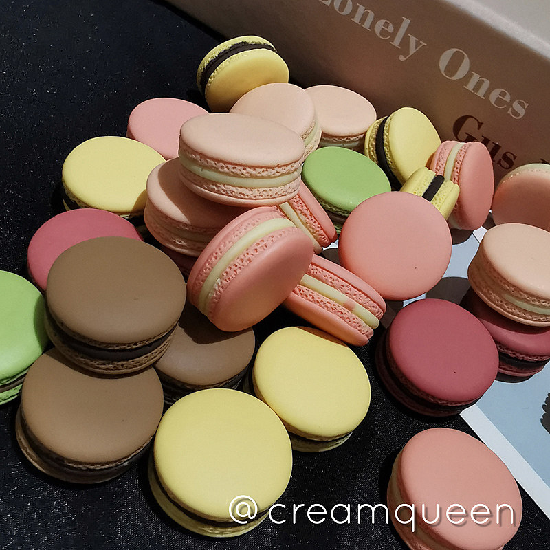 Emulated food Eating Frosted Macaron Dessert DIY Drip Cream mobile phone protective shell Pendulum Table Decorative Cream Queen