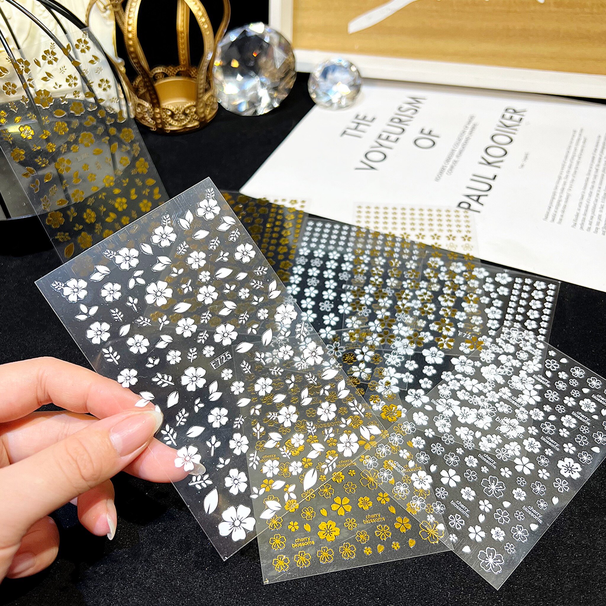 Cream Queen's Day Department 3Dins Back Gum Flowers Beauty Nail paste Artisanal Crystal Gel Diy Decorative material