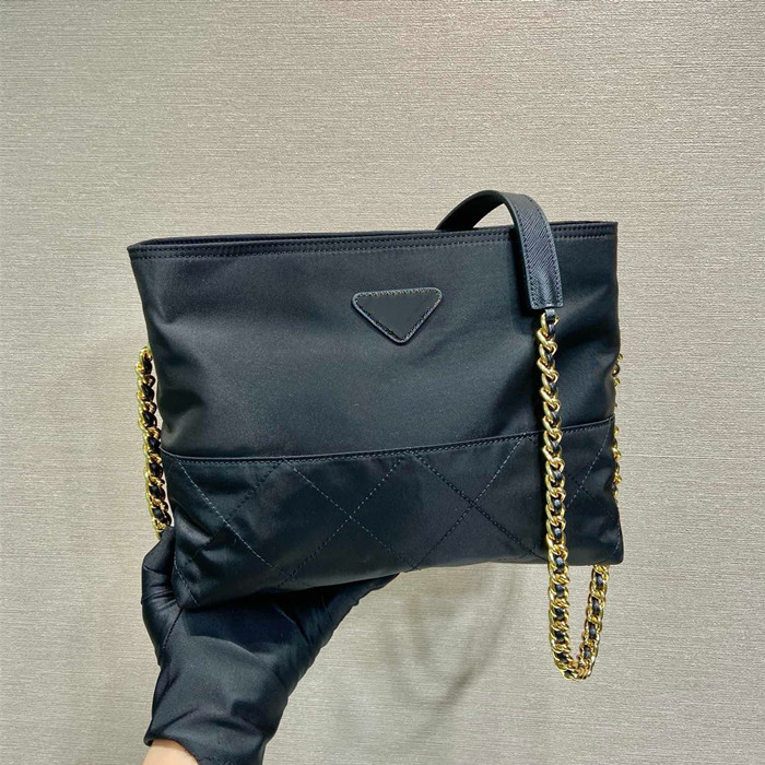 Zhu Zhu's Same Style Black Parachute Nylon Quilted Chain Bag for Women, Large Capacity Shoulder Crossbody Bag, Commuter Bag