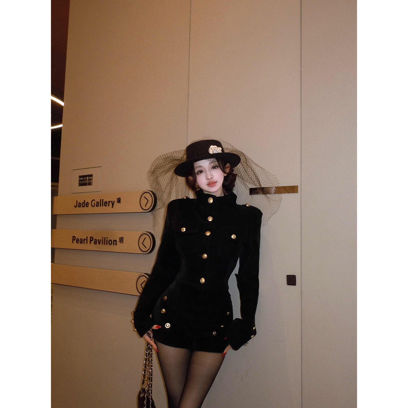 High-End Metal Buckle Retro Stand-Up Collar Cardigan Jacket for Women, Autumn and Winter Fashion Suit, Black Straight Shorts Two-Piece Set High-End Metal Buckle Retro Stand-Up Collar Cardigan Jacket for Women, Autumn and Winter Fashion Suit, Black Straight Shorts Two-Piece Set