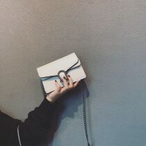 French small crowdsourced bag of girls 2022 new genuine leather 100 hitch satchel mesh red on new texture chain bag