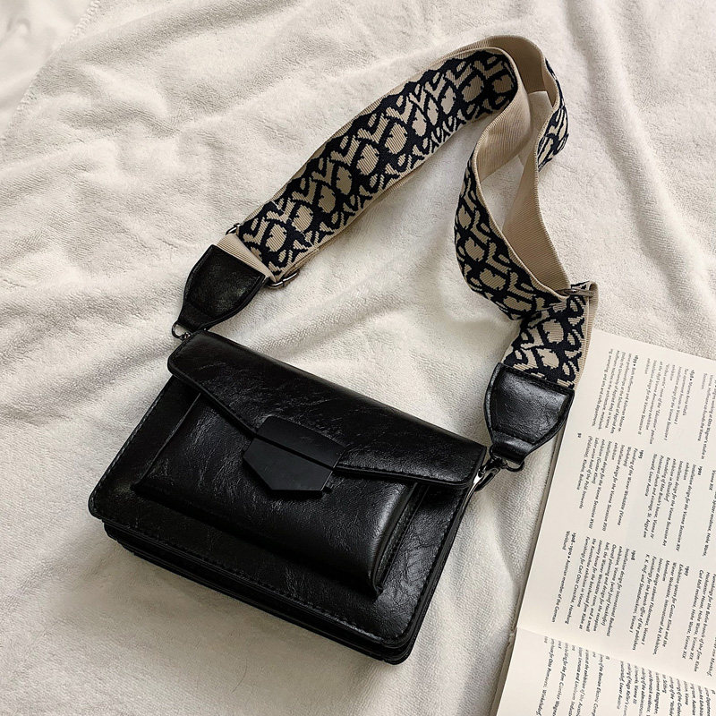 La mode bag fairy 2020 spring summer new genuine leather single shoulder 100 lap fashion atmospheric broadband slanted scapegoat soft leather